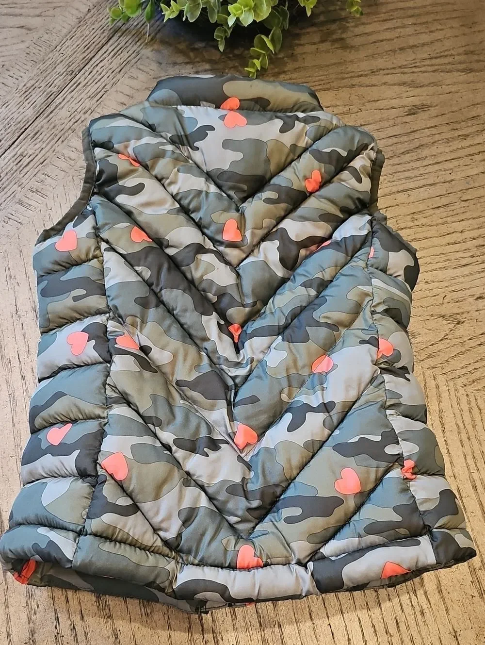 GAP Girls' Green Camo Puffer Vest with Pink Heart Accents Size S